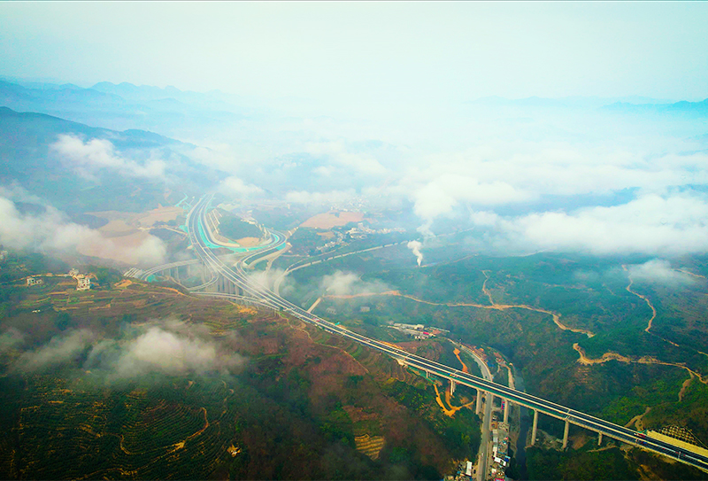 廣西交通投資集團(tuán)隆林委樂至革步高速公路一期工程隆林東互通至新洲河3-4號(hào)橋.jpg