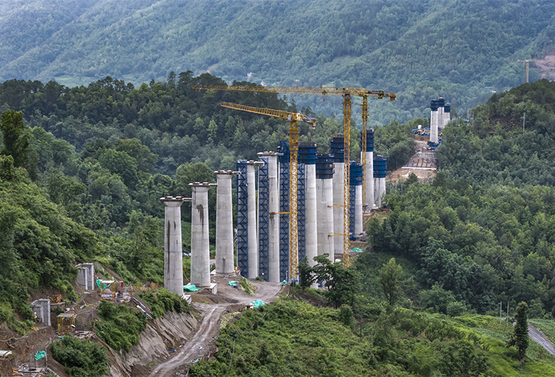 黃百鐵路羊架河大橋（廣西交通投資集團(tuán)供圖）.jpg