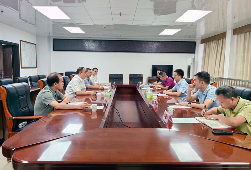 集團公司駐崇憑鐵路項目監(jiān)督小組、南崇公司黨委與崇左市紀委監(jiān)委、駐市交通運輸局紀檢監(jiān)察組座談交流.jpg